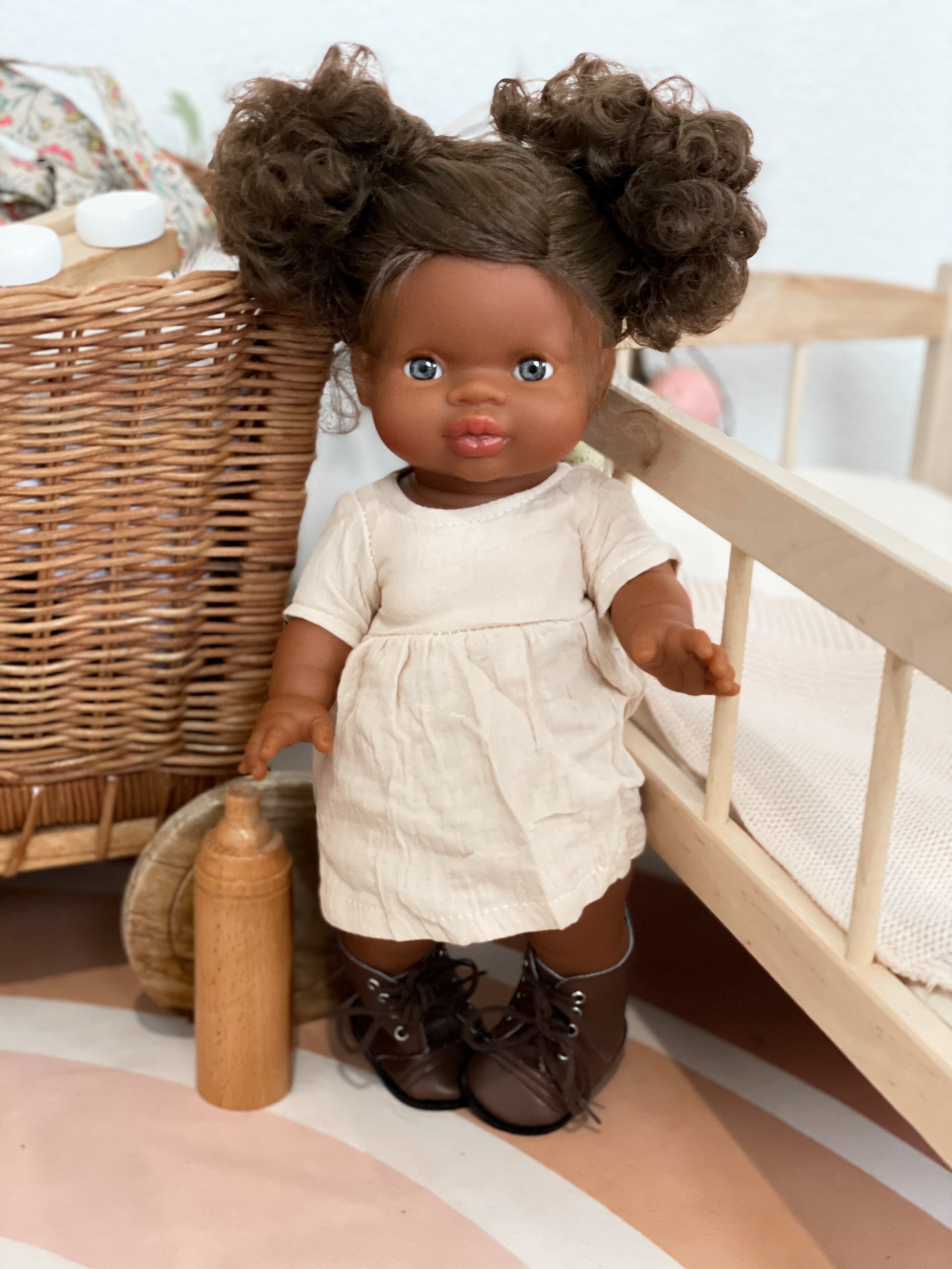 Charlie, Poupée fille Afrique avec cheveux - Paola Reina - little cecile