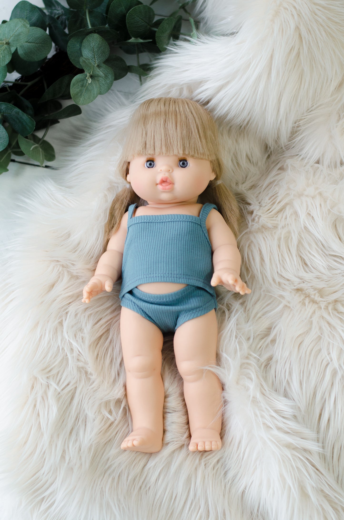 Yséa- MK Standing Girl Doll